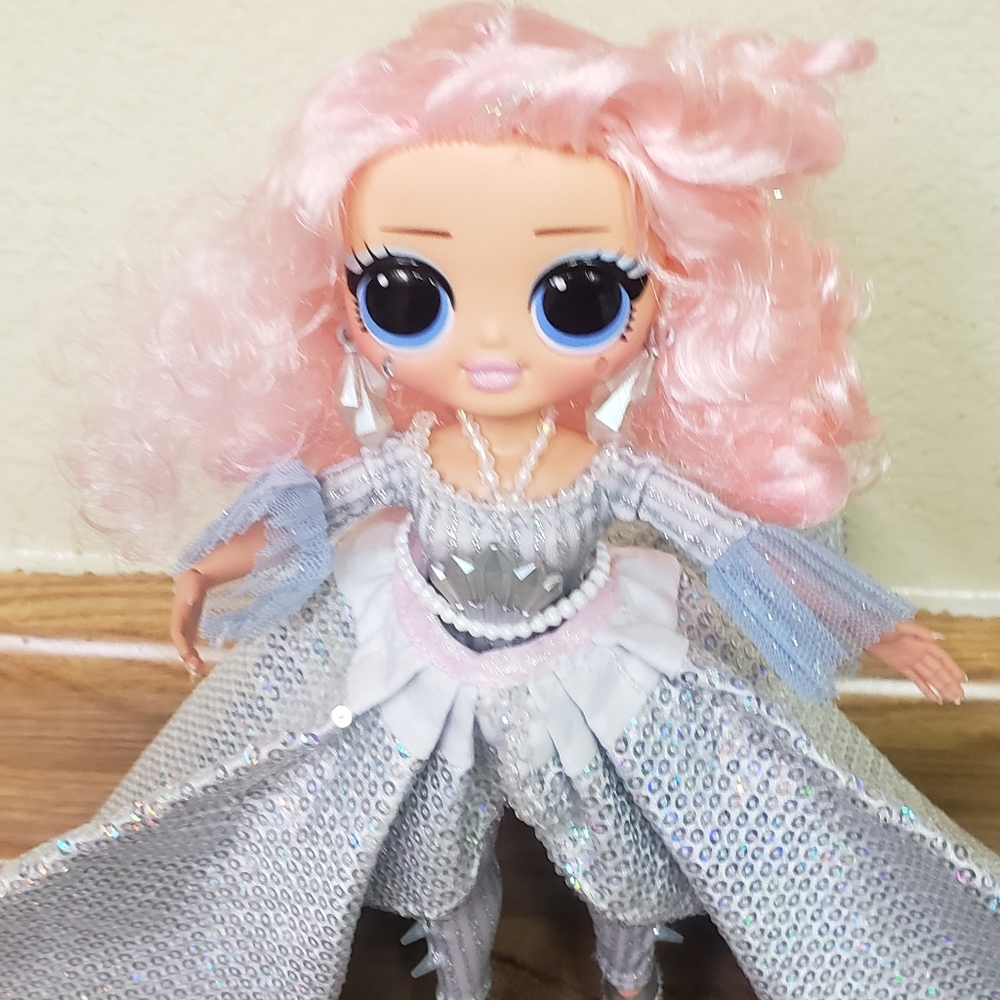 MGA Entertainment LOL Surprise Winter Disco OMG Crystal Star Fashion Doll